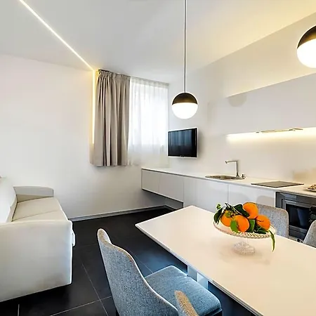 Duomo & Hotel 4*